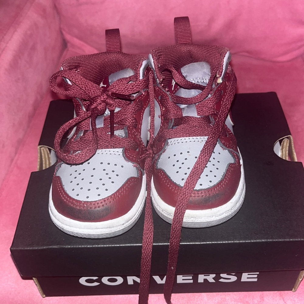 Jordan 1 burgundy & gray